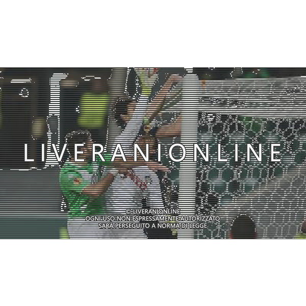 firo Fu§ball,Fussball, 12.03.2015 UEFA Europa-League Saison 2014/2015 Achtelfinale, 1/8-Finale VFL Wolfsburg - Inter Mailand, Football Club Internazionale Milano, Wolfsburg, Daniel Caligiuri im Zweikampf mit Juan Pablo Carrizo, Witz, Humor $worldrightsEs gelten unsere AGB, einsehbar auf www.firosportphoto.de copyright by firo sportphoto: Coesfelder Str. 207 D- 48249 DŸlmen www.firosportphoto.de mail@firosportphoto.de (V o l k s b a n k B o c h u m - W i t t e n ) BLZ.: 430 601 29 Kt. Nr.: 341 117 100 Tel: +49-2594 - 9916004 Fax: +49-2594 - 9916005 /Agenzia Aldo Liverani sas - ITALY ONLY - EDITORIAL USE ONLY