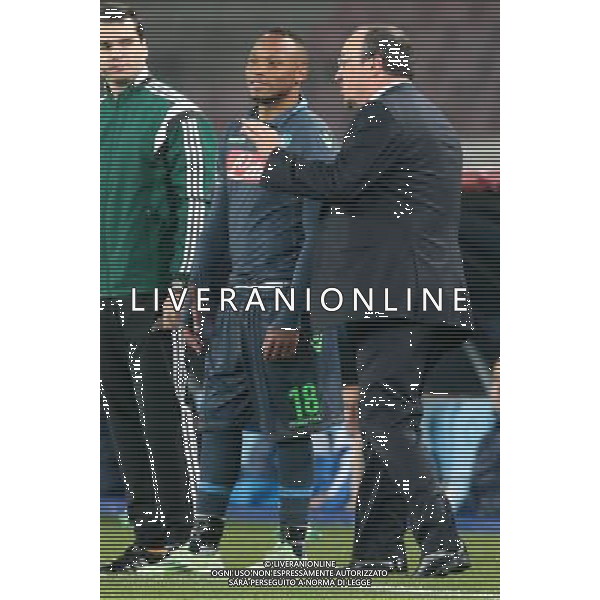 NAPOLI - DINAMO MOSCA ANDATA OTTAVI DI FINALE DI EUROPA LEAGUE 12 MARZO 2015 NELLA FOTO: ZUNIGA CON BENITEZ PRIMA DI RIENTRARE IN CAMPO IN SOSTISTUZIONE DI CALLEJON ©MOSCA/AGENZIA ALDO LIVERANI SAS