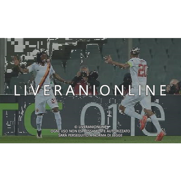 UEFA Europa League 2014/2015 Ottavi di Finale Andata Firenze - 12.03.2015 Fiorentina-Roma Nella Foto: esultanza dopo il gol del pareggio di keita con gervinho /Ph.Vitez-Ag. Aldo Liverani
