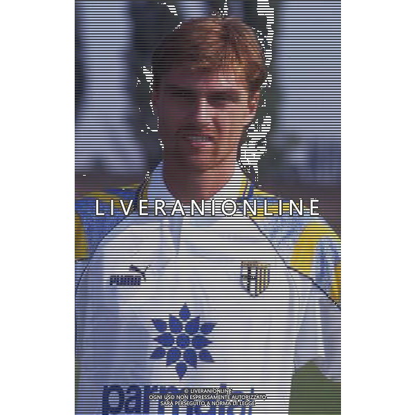 RETROSPETTIVA LUIGI APOLLONI CALCIATORE NELLA FOTO LUIGI APOLLONI CON LA MAGLIA DEL PARMA AG ALDO LIVERANI SAS