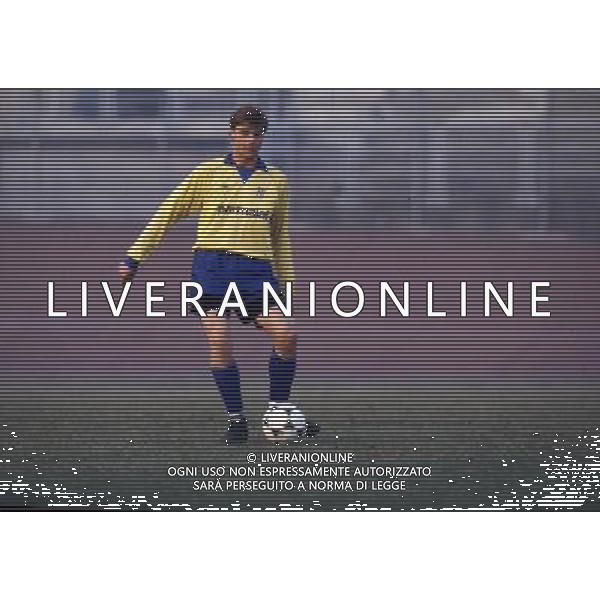 RETROSPETTIVA LUIGI APOLLONI CALCIATORE NELLA FOTO LUIGI APOLLONI CON LA MAGLIA DEL PARMA AG ALDO LIVERANI SAS