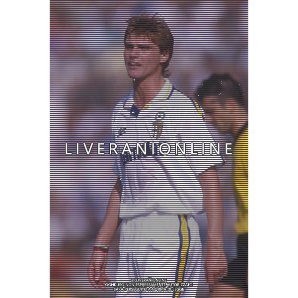 RETROSPETTIVA LUIGI APOLLONI CALCIATORE NELLA FOTO LUIGI APOLLONI CON LA MAGLIA DEL PARMA AG ALDO LIVERANI SAS