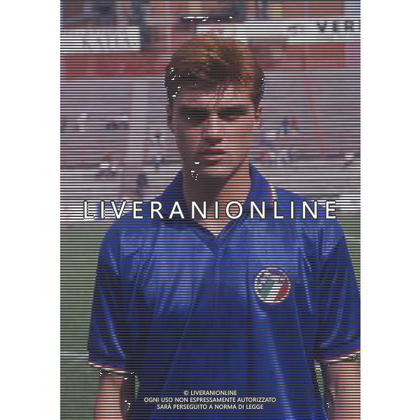 RETROSPETTIVA LUIGI APOLLONI CALCIATORE NELLA FOTO LUIGI APOLLONI CON LA MAGLIA DELLA NAZIONALE ITALIANA AG ALDO LIVERANI SAS