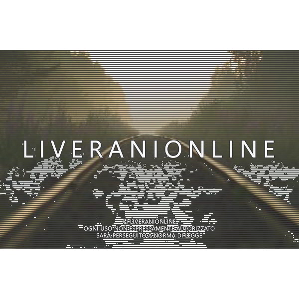 nella foto treni-BINARI FERROVIARI IFC-agenzia aldo liverani