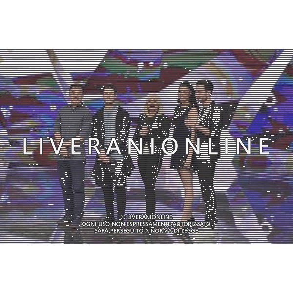 Roma - 13/03/2015 - Studi Rai - Trasmissione TV \' Forte Forte Forte \' - nella foto: Raffaella Carra\' con i quattro finalisti da sx Stefano Simmaco Pasquale Di Nuzzo Manuela Zero e Marco Martinelli / Ph. Fabrizio Corradetti - Ag. Aldo Liverani sas