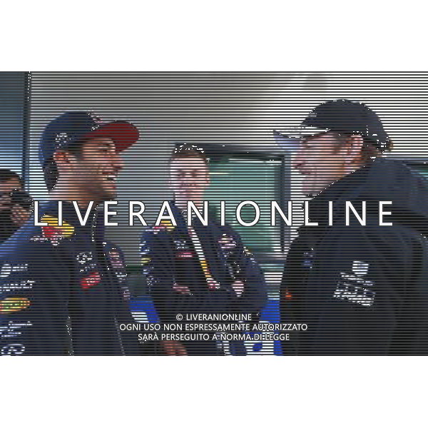 (L to R): Daniel Ricciardo (AUS) Red Bull Racing with Daniil Kvyat (RUS) Red Bull Racing and Jenson Button (GBR) McLaren. 15.03.2015. Formula 1 World Championship, Rd 1, Australian Grand Prix, Albert Park, Melbourne, Australia, Race Day. AG ALDO LIVERANI SAS ONLY ITALY