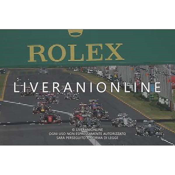 Lewis Hamilton (GBR) Mercedes AMG F1 W06 leads at the start of the race. 15.03.2015. Formula 1 World Championship, Rd 1, Australian Grand Prix, Albert Park, Melbourne, Australia, Race Day. AG ALDO LIVERANI SAS ONLY ITALY
