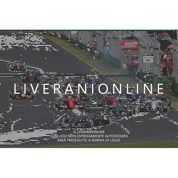 Lewis Hamilton (GBR) Mercedes AMG F1 W06 leads at the start of the race. 15.03.2015. Formula 1 World Championship, Rd 1, Australian Grand Prix, Albert Park, Melbourne, Australia, Race Day. AG ALDO LIVERANI SAS ONLY ITALY