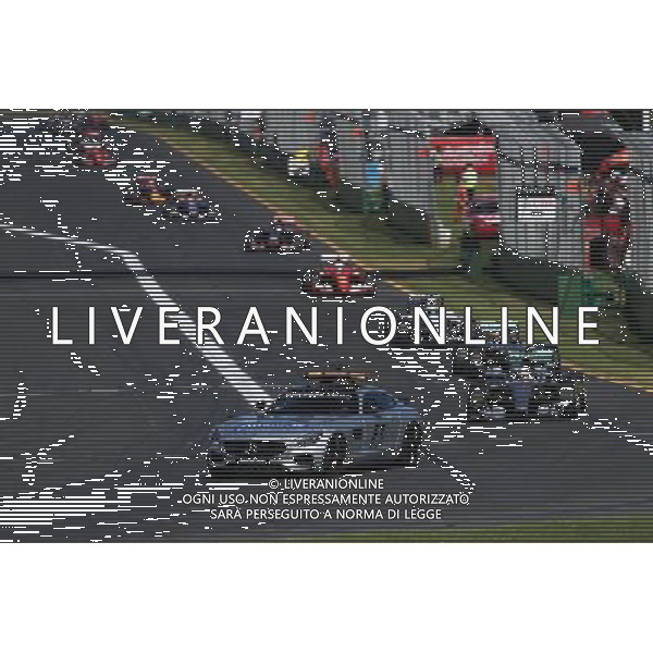 Lewis Hamilton (GBR) Mercedes AMG F1 W06 leads behind the FIA Safety Car. 15.03.2015. Formula 1 World Championship, Rd 1, Australian Grand Prix, Albert Park, Melbourne, Australia, Race Day. AG ALDO LIVERANI SAS ONLY ITALY