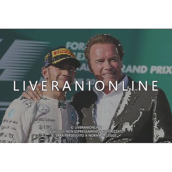 (L to R): race winner Lewis Hamilton (GBR) Mercedes AMG F1 on the podium with Arnold Schwarzenegger (USA). 15.03.2015. Formula 1 World Championship, Rd 1, Australian Grand Prix, Albert Park, Melbourne, Australia, Race Day. AG ALDO LIVERANI SAS ONLY ITALY