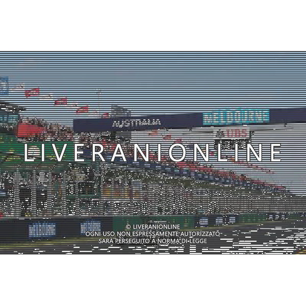 Second placed Nico Rosberg (GER) Mercedes AMG F1 W06 takes the chequered flag at the end of the race. 15.03.2015. Formula 1 World Championship, Rd 1, Australian Grand Prix, Albert Park, Melbourne, Australia, Race Day. AG ALDO LIVERANI SAS ONLY ITALY