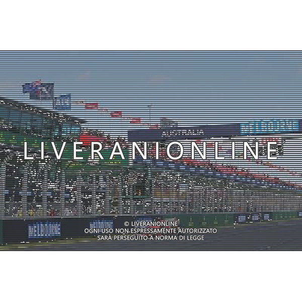 Third placed Sebastian Vettel (GER) Ferrari SF15-T takes the chequered flag at the end of the race. 15.03.2015. Formula 1 World Championship, Rd 1, Australian Grand Prix, Albert Park, Melbourne, Australia, Race Day. AG ALDO LIVERANI SAS ONLY ITALY