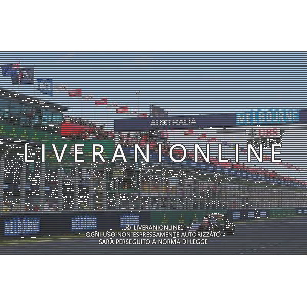 Nico Hulkenberg (GER) Sahara Force India F1 VJM08 takes the chequered flag at the end of the race. 15.03.2015. Formula 1 World Championship, Rd 1, Australian Grand Prix, Albert Park, Melbourne, Australia, Race Day. AG ALDO LIVERANI SAS ONLY ITALY