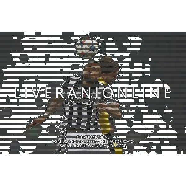 firo Fu§ball,Fussball, 18.03.2015 Uefa Champions League Achtelfinale , Saison 2014/2015 BVB Borussia Dortmund - Juventus Turn zweikampf arturo vidal gegen marcel schmelzer $worldrightsEs gelten unsere AGB, einsehbar auf www.firosportphoto.de copyright by firo sportphoto: /Agenzia Aldo Liverani sas - ITALY ONLY - EDITORIAL USE ONLY