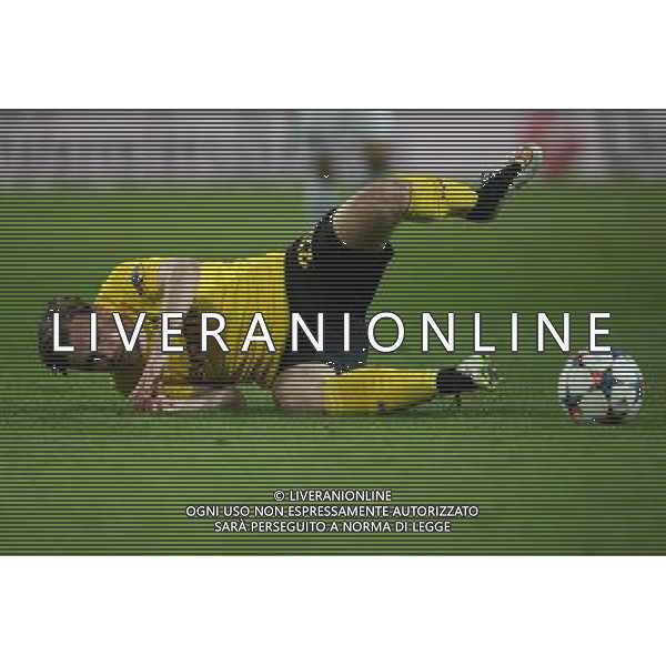 firo Fu§ball,Fussball, 18.03.2015 Uefa Champions League Achtelfinale , Saison 2014/2015 BVB Borussia Dortmund - Juventus Turn marcel schmelzer am boden $worldrightsEs gelten unsere AGB, einsehbar auf www.firosportphoto.de copyright by firo sportphoto: /Agenzia Aldo Liverani sas - ITALY ONLY - EDITORIAL USE ONLY