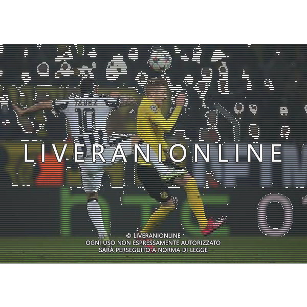 firo Fu§ball,Fussball, 18.03.2015 Uefa Champions League Achtelfinale , Saison 2014/2015 BVB Borussia Dortmund - Juventus Turn marco reus gegen arturo vidal $worldrightsEs gelten unsere AGB, einsehbar auf www.firosportphoto.de copyright by firo sportphoto: /Agenzia Aldo Liverani sas - ITALY ONLY - EDITORIAL USE ONLY