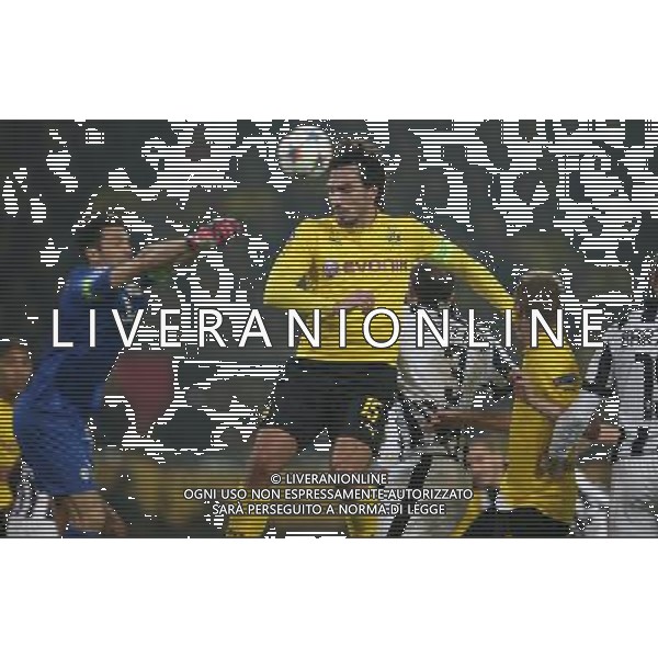 firo Fu§ball,Fussball, 18.03.2015 Uefa Champions League Achtelfinale , Saison 2014/2015 BVB Borussia Dortmund - Juventus Turn Gianluigi Buffon gegen mats hummels $worldrightsEs gelten unsere AGB, einsehbar auf www.firosportphoto.de copyright by firo sportphoto: /Agenzia Aldo Liverani sas - ITALY ONLY - EDITORIAL USE ONLY