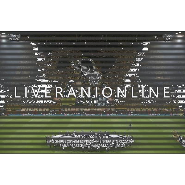 Fu§ball, firo : 18.03.2015 CL, Champions League, Saison 2014/2015, BVB, Borussia Dortmund, Juventus Turin, SŸdtribŸne Suedtribuene, Fans, Schals, Schal, Fahnen, Choreo, 1997, Riedle, Ricken, Hitzfeld, coreografia dei tifosi $worldrightsEs gelten unsere AGB, einsehbar auf www.firosportphoto.de, copyright by firo sportphoto: /Agenzia Aldo Liverani sas - ITALY ONLY - EDITORIAL USE ONLY