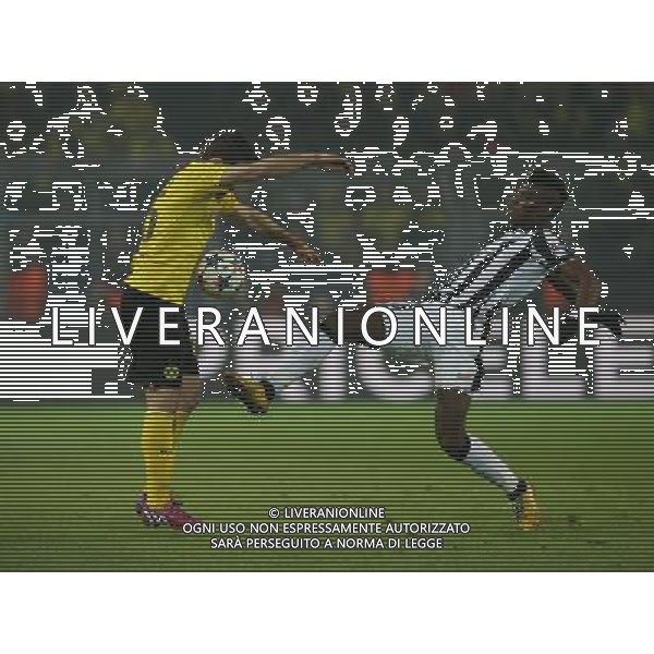firo : 18.03.2015 Fu§ball, CL, Champions League,UEFA, Saison 2014/2015, Achtelfinale,RŸckspiel, BVB, Borussia Dortmund - Juventus Turin sOKRATIS gegen POGBA $worldrights,Es gelten unsere AGB, einsehbar auf www.firosportphoto.de, copyright by firo sportphoto: /Agenzia Aldo Liverani sas - ITALY ONLY - EDITORIAL USE ONLY