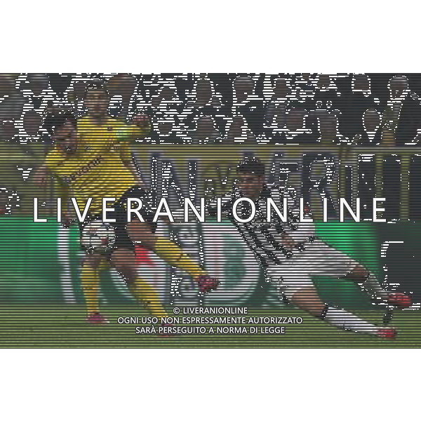 Fu§ball, firo : 18.03.2015 CL, Champions League, Saison 2014/2015, BVB, Borussia Dortmund, Juventus Turin, Zweikampf, Mats HUMMELS, BVB Borussia Dortmund, Morata, Juventus Turin, ganze Figur, $worldrightsEs gelten unsere AGB, einsehbar auf www.firosportphoto.de, copyright by firo sportphoto: /Agenzia Aldo Liverani sas - ITALY ONLY - EDITORIAL USE ONLY