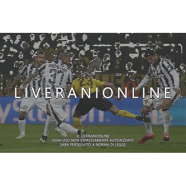 Fu§ball, firo : 18.03.2015 CL, Champions League, Saison 2014/2015, BVB, Borussia Dortmund, Juventus Turin, Zweikampf, Roberto Pereyra, Juventus Turin, Kevin KAMPL, BVB Borussia Dortmund, Morata, Juventus Turin, ganze Figur, $worldrightsEs gelten unsere AGB, einsehbar auf www.firosportphoto.de, copyright by firo sportphoto: /Agenzia Aldo Liverani sas - ITALY ONLY - EDITORIAL USE ONLY