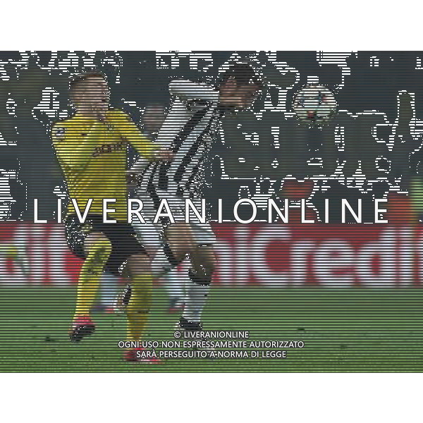 Fu§ball, firo : 18.03.2015 CL, Champions League, Saison 2014/2015, BVB, Borussia Dortmund, Juventus Turin, Zweikampf, Marco REUS, BVB Borussia Dortmund, Claudio Marchisio, Juventus Turin, ganze Figur, Foulspiel, $worldrightsEs gelten unsere AGB, einsehbar auf www.firosportphoto.de, copyright by firo sportphoto: /Agenzia Aldo Liverani sas - ITALY ONLY - EDITORIAL USE ONLY