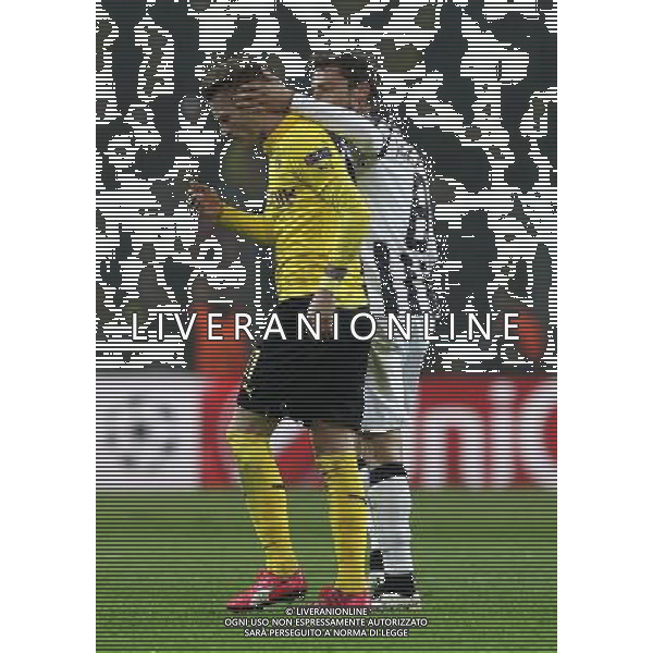 Fu§ball, firo : 18.03.2015 CL, Champions League, Saison 2014/2015, BVB, Borussia Dortmund, Juventus Turin, Zweikampf, Marco REUS, BVB Borussia Dortmund, Claudio Marchisio, Juventus Turin, ganze Figur, Foulspiel, $worldrightsEs gelten unsere AGB, einsehbar auf www.firosportphoto.de, copyright by firo sportphoto: /Agenzia Aldo Liverani sas - ITALY ONLY - EDITORIAL USE ONLY