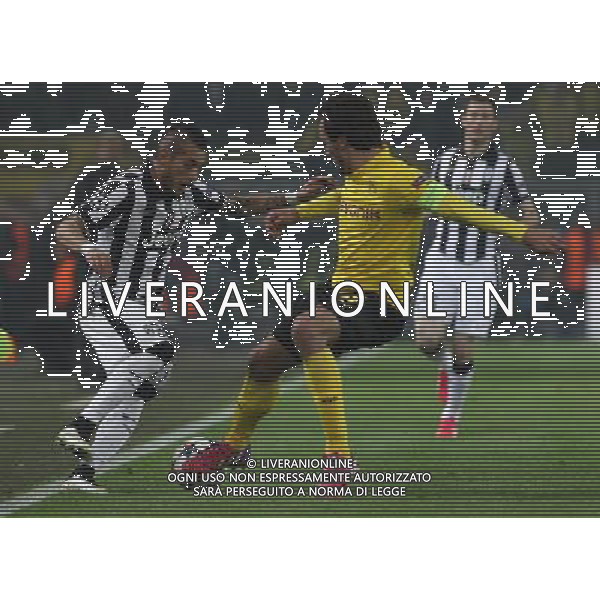 Fu§ball, firo : 18.03.2015 CL, Champions League, Saison 2014/2015, BVB, Borussia Dortmund, Juventus Turin, Zweikampf, Giorgio Chiellini, Juventus Turin, Mats HUMMELS, BVB Borussia Dortmund, $worldrightsEs gelten unsere AGB, einsehbar auf www.firosportphoto.de, copyright by firo sportphoto: /Agenzia Aldo Liverani sas - ITALY ONLY - EDITORIAL USE ONLY