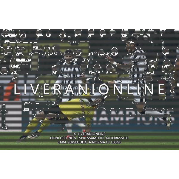 Fu§ball, firo : 18.03.2015 CL, Champions League, Saison 2014/2015, BVB, Borussia Dortmund, Juventus Turin, Zweikampf, Henrikh MKHITARYAN, BVB Borussia Dortmund, Roberto Pereyra, Juventus Turin, ganze Figur, $worldrightsEs gelten unsere AGB, einsehbar auf www.firosportphoto.de, copyright by firo sportphoto: /Agenzia Aldo Liverani sas - ITALY ONLY - EDITORIAL USE ONLY