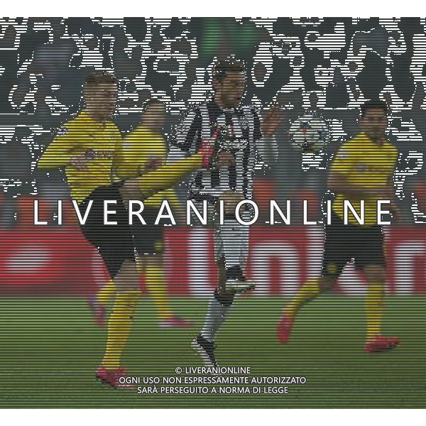 firo : 18.03.2015 Fu§ball, CL, Champions League,UEFA, Saison 2014/2015, Achtelfinale,RŸckspiel, BVB, Borussia Dortmund - Juventus Turin Marco REUS im Zweikampf $worldrights,Es gelten unsere AGB, einsehbar auf www.firosportphoto.de, copyright by firo sportphoto: /Agenzia Aldo Liverani sas - ITALY ONLY - EDITORIAL USE ONLY