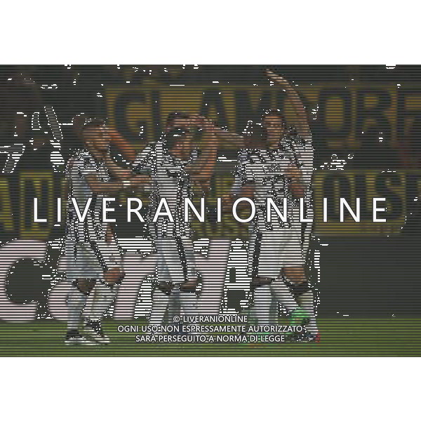 firo Fu§ball,Fussball, 18.03.2015 Uefa Champions League Achtelfinale , Saison 2014/2015 BVB Borussia Dortmund - Juventus Turn Jubel um Carlos Tevez Tor zum 3:0 Tevez esultanza $worldrightsEs gelten unsere AGB, einsehbar auf www.firosportphoto.de copyright by firo sportphoto: /Agenzia Aldo Liverani sas - ITALY ONLY - EDITORIAL USE ONLY