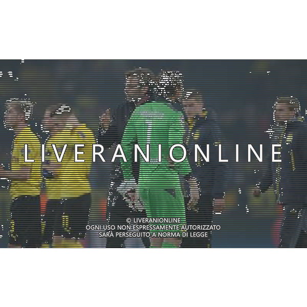 firo Fu§ball,Fussball, 18.03.2015 Uefa Champions League Achtelfinale , Saison 2014/2015 BVB Borussia Dortmund - Juventus Turin 0:3 Abgang EnttŠuscht EnttŠuschung JŸrgen Klopp und Roman Weidenfeller $worldrightsEs gelten unsere AGB, einsehbar auf www.firosportphoto.de copyright by firo sportphoto: /Agenzia Aldo Liverani sas - ITALY ONLY - EDITORIAL USE ONLY