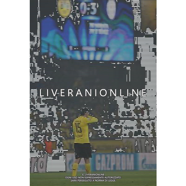 firo Fu§ball,Fussball, 18.03.2015 Uefa Champions League Achtelfinale , Saison 2014/2015 BVB Borussia Dortmund - Juventus Turin 0:3 Abgang EnttŠuscht EnttŠuschung MAts Hummels $worldrightsEs gelten unsere AGB, einsehbar auf www.firosportphoto.de copyright by firo sportphoto: /Agenzia Aldo Liverani sas - ITALY ONLY - EDITORIAL USE ONLY