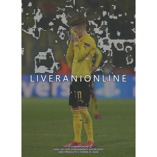 firo : 18.03.2015 Fu§ball, CL, Champions League,UEFA, Saison 2014/2015, Achtelfinale,RŸckspiel, BVB, Borussia Dortmund - Juventus Turin 0:3 EnttŠuschung Marco REUS, BVB, Trikot vor dem Gesicht $worldrights,Es gelten unsere AGB, einsehbar auf www.firosportphoto.de, copyright by firo sportphoto: /Agenzia Aldo Liverani sas - ITALY ONLY - EDITORIAL USE ONLY