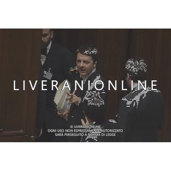Roma - 18/03/2015 - Montecitorio - Comunicazioni del Presidente del Consiglio dei ministri in vista del Consiglio europeo - nella foto: Matteo Renzi lascia l\'aula a fine seduta / Ph. Fabrizio Corradetti - Ag. Aldo Liverani Sas
