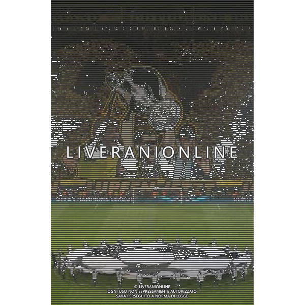 Fu§ball, firo : 18.03.2015 CL, Champions League, Saison 2014/2015, BVB, Borussia Dortmund, Juventus Turin,0:3 Choreo, SŸdtribŸne Suedtribuene, Fans, Schals, Schal, Fahnen, 1997, 97, Spielfeld, Rasen, †bersicht, Stadion, Riedle, Ricken, Hitzfeld, Hinterleger, Feature, coreografia tifosi $worldrightsEs gelten unsere AGB, einsehbar auf www.firosportphoto.de, copyright by firo sportphoto: /Agenzia Aldo Liverani sas - ITALY ONLY - EDITORIAL USE ONLY