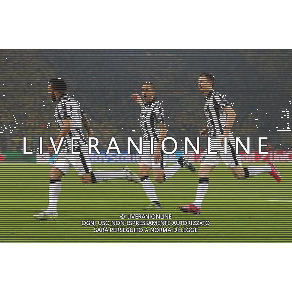 Fu§ball, firo : 18.03.2015 CL, Champions League, Saison 2014/2015, BVB, Borussia Dortmund, Juventus Turin,0:3 Torjubel, Freude, Carlos Tevez, Juventus Turin, Leonardo Bonucci, Juventus Turin, Stephan Lichtsteiner, Juventus Turin, ganze Figur, esultanza $worldrightsEs gelten unsere AGB, einsehbar auf www.firosportphoto.de, copyright by firo sportphoto: /Agenzia Aldo Liverani sas - ITALY ONLY - EDITORIAL USE ONLY