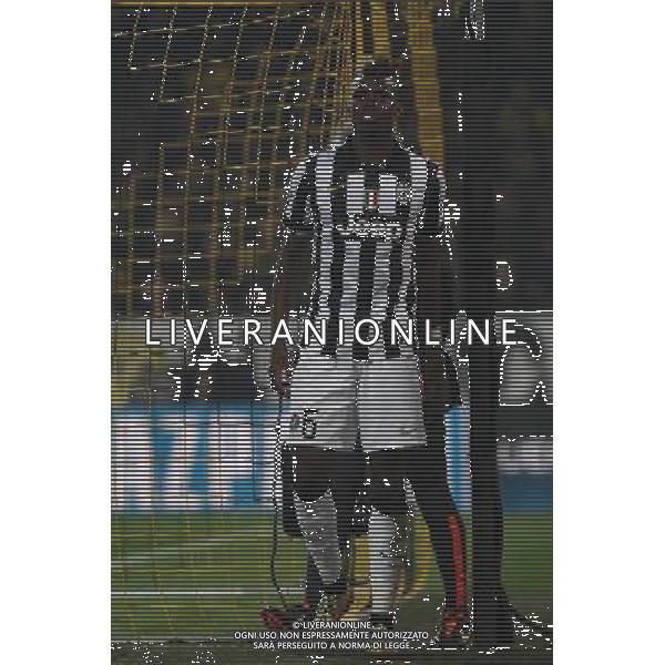 Fu§ball, firo : 18.03.2015 CL, Champions League, Saison 2014/2015, BVB, Borussia Dortmund, Juventus Turin,0:3 Paul Pogba, Juventus Turin, Mimik, Juventus Turin, muss verletzt ausgewechselt werden, ganze Figur, $worldrightsEs gelten unsere AGB, einsehbar auf www.firosportphoto.de, copyright by firo sportphoto: /Agenzia Aldo Liverani sas - ITALY ONLY - EDITORIAL USE ONLY