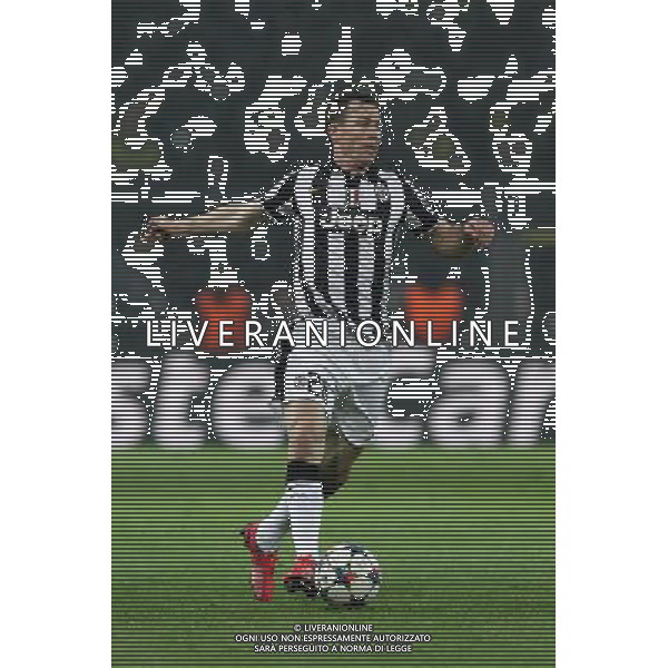 Fu§ball, firo : 18.03.2015 CL, Champions League, Saison 2014/2015, BVB, Borussia Dortmund, Juventus Turin,0:3 Einzelaktion, Stephan Lichtsteiner, Juventus Turin, ganze Figur, $worldrightsEs gelten unsere AGB, einsehbar auf www.firosportphoto.de, copyright by firo sportphoto: /Agenzia Aldo Liverani sas - ITALY ONLY - EDITORIAL USE ONLY