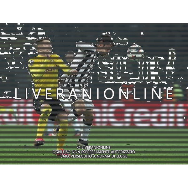 Fu§ball, firo : 18.03.2015 CL, Champions League, Saison 2014/2015, BVB, Borussia Dortmund, Juventus Turin,0:3 Zweikampf, Marco REUS, BVB Borussia Dortmund, ganze Figur, Claudio Marchisio, Juventus Turin, Ellbogen im Gesicht, $worldrightsEs gelten unsere AGB, einsehbar auf www.firosportphoto.de, copyright by firo sportphoto: /Agenzia Aldo Liverani sas - ITALY ONLY - EDITORIAL USE ONLY