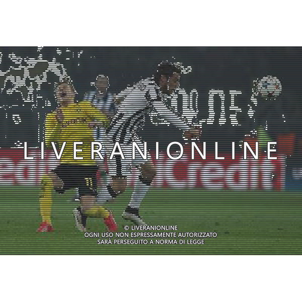 Fu§ball, firo : 18.03.2015 CL, Champions League, Saison 2014/2015, BVB, Borussia Dortmund, Juventus Turin,0:3 Zweikampf, Marco REUS, BVB Borussia Dortmund, ganze Figur, Claudio Marchisio, Juventus Turin, Ellbogen im Gesicht, $worldrightsEs gelten unsere AGB, einsehbar auf www.firosportphoto.de, copyright by firo sportphoto: /Agenzia Aldo Liverani sas - ITALY ONLY - EDITORIAL USE ONLY