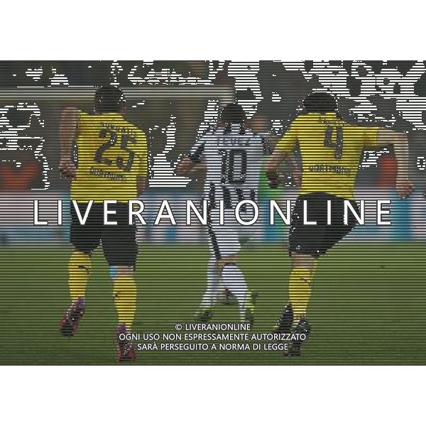firo : 18.03.2015 Fu§ball, CL, Champions League,UEFA, Saison 2014/2015, Achtelfinale,RŸckspiel, BVB, Borussia Dortmund - Juventus Turin 0:3 SOKRATIS und SUBOTIC, BVB laufen TEVEZ, Turin hinterher $worldrights,Es gelten unsere AGB, einsehbar auf www.firosportphoto.de, copyright by firo sportphoto: /Agenzia Aldo Liverani sas - ITALY ONLY - EDITORIAL USE ONLY
