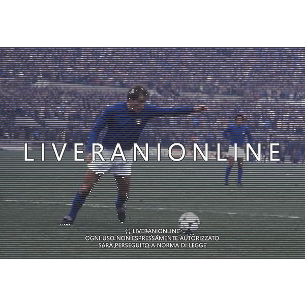 RETROSPETTIVA FRANCESCO GRAZIANI CALCIATORE NELLA FOTO FRANCESCO GRAZIANI CON LA MAGLIA DELLA NAZIONALE ITALIANA AG ALDO LIVERANI SAS