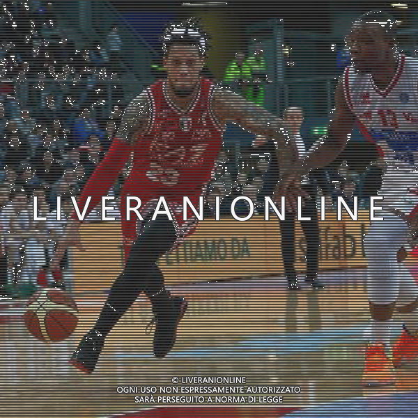 Consultinvest Pesaro vs EA7 Emporio Armani Milano, Campionato Lega Basket serie A1, 22 marzo 2015 nella foto Daniel Hackett inseguito da Wally Judge ©Zamagni/AGENZIA ALDO LIVERANI SAS