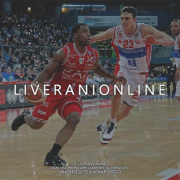 Consultinvest Pesaro vs EA7 Emporio Armani Milano, Campionato Lega Basket serie A1, 22 marzo 2015 nella foto Joe Regland marcato da Nicholas Crow ©Zamagni/AGENZIA ALDO LIVERANI SAS