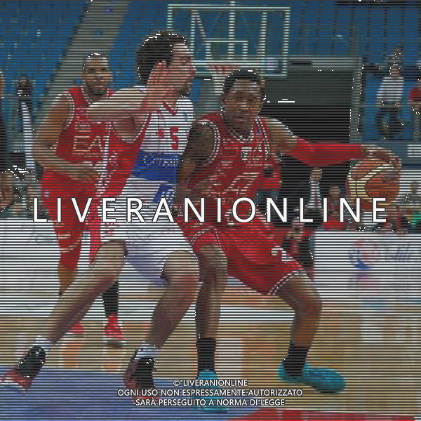 Consultinvest Pesaro vs EA7 Emporio Armani Milano, Campionato Lega Basket serie A1, 22 marzo 2015 nella foto MarShon Brooks marcato da Bernardo Musso ©Zamagni/AGENZIA ALDO LIVERANI SAS