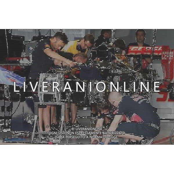 The Scuderia Toro Rosso STR10 is prepared in the pit garage. 26.03.2015. Formula 1 World Championship, Rd 2, Malaysian Grand Prix, Sepang, Malaysia, Thursday. /Agenzia Aldo Liverani sas - ITALY ONLY - EDITORIAL USE ONLY - Gp F1 di Malesia 26 marzo 2015