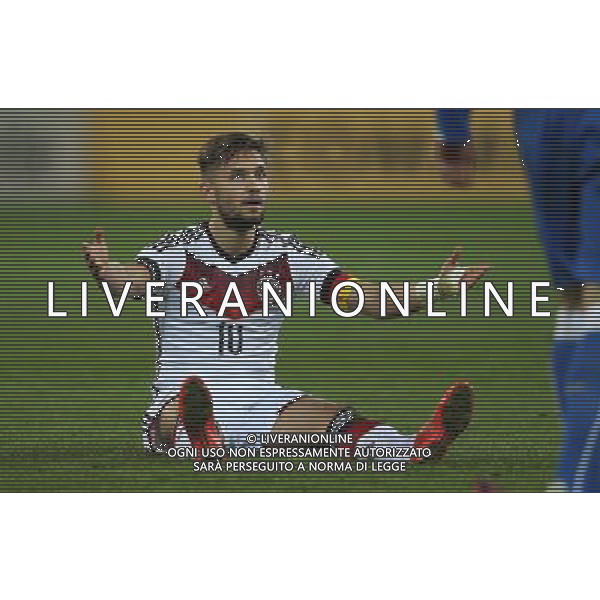 firo Fu§ball,Fussball, 27.03.2015 LŠnderspiel Nationalmannschaft, Saison U 23 Deutschland - Italien 2:2 GEstik EnttŠuscht Moritz Leitner $worldrightsEs gelten unsere AGB, einsehbar auf www.firosportphoto.de copyright by firo sportphoto: /AGENZIA ALDO LIVERANI SAS - ITALY ONLY - EDITORIAL USE ONLY - GERMANIA - ITALIA UNDER 21