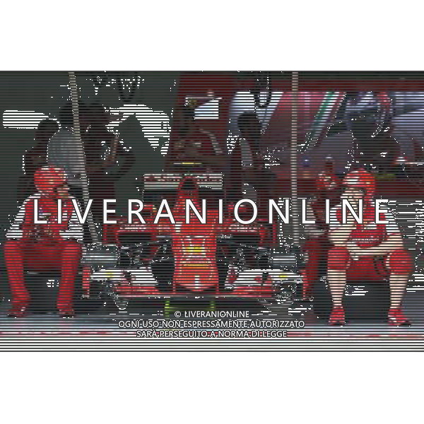 Ferrari mechanics sit by the Ferrari SF15-T of Kimi Raikkonen (FIN) Ferrari. 28.03.2015. Formula 1 World Championship, Rd 2, Malaysian Grand Prix, Sepang, Malaysia, Saturday. - www.xpbimages.com, EMail: requests@xpbimages.com - copy of publication required for printed pictures. Every used picture is fee-liable. Â© Copyright: Batchelor / XPB Images/ONLY ITALY/Agenzia Aldo Liverani s.a.s.