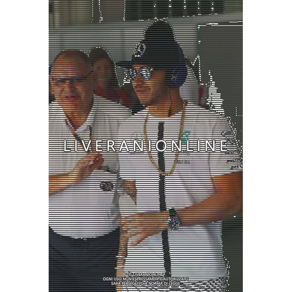 Lewis Hamilton (GBR) Mercedes AMG F1 with Pat Behar (FRA) FIA on the drivers parade. 29.03.2015. Formula 1 World Championship, Rd 2, Malaysian Grand Prix, Sepang, Malaysia, Sunday. /AGENZIA ALDO LIVERANI SAS - ITALY ONLY - EDITORIAL USE ONLY - GP F1 MALESIA GARA 29 MARZO 2015